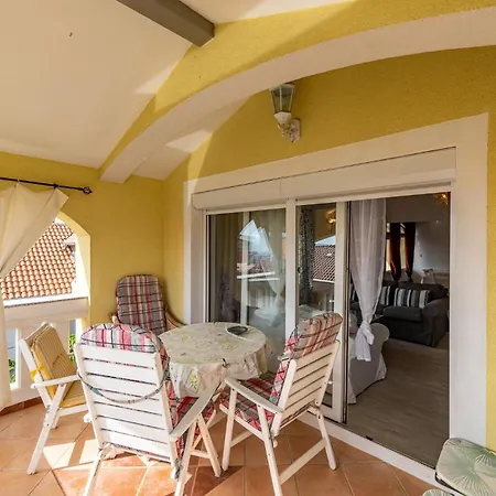 2 Bedroom Gorgeous In Apartment Zadar