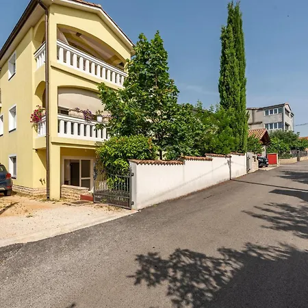 2 Bedroom Gorgeous In *