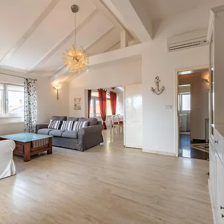 2 Bedroom Gorgeous In Apartment