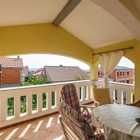 2 Bedroom Gorgeous In Apartment Zadar